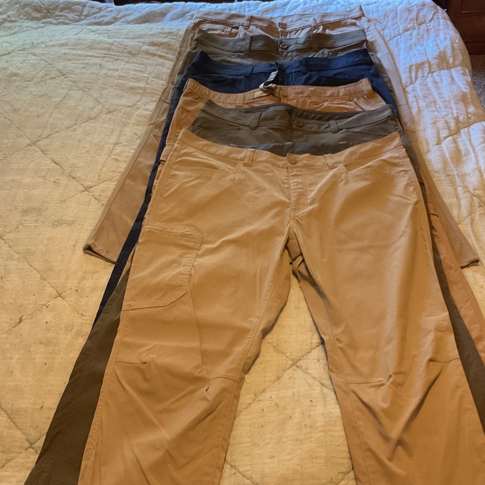 Eddie Bauer Men's Cargo Pants in Tan and Black